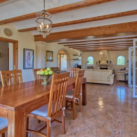 Meena By Interhome וילה בניטאצ'ל